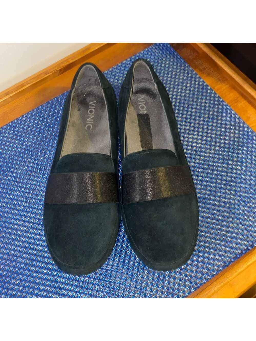 Vionic women’s sz. 8, black loafers